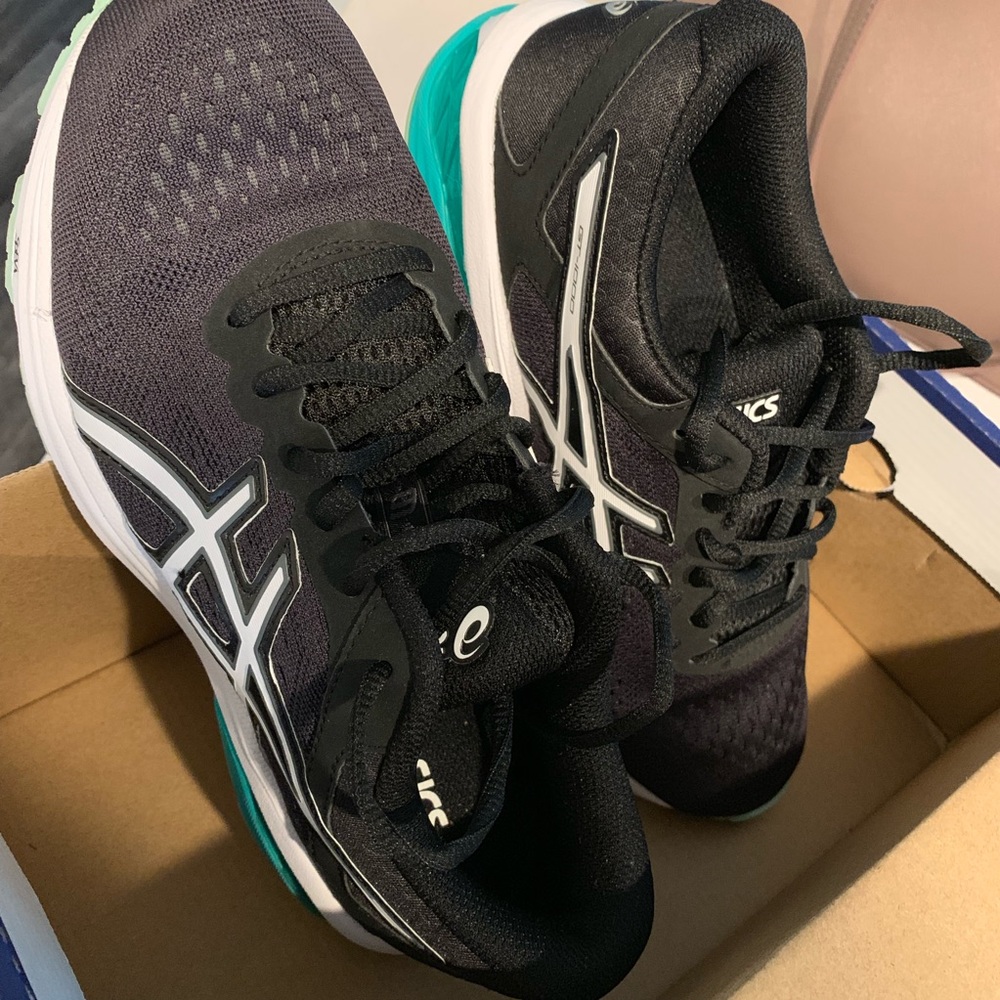 ASICS GT - 1000 Running Shoes